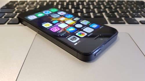 iPhone 5 16GB Space Gray {Good Condition - Dust specks}