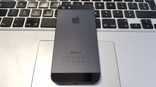 iPhone 5 16GB Space Gray {Good Condition - Dust specks}