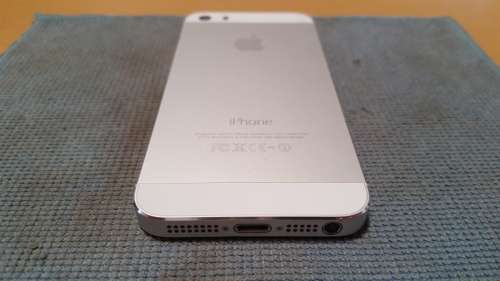 iPhone 5s 16GB Silver {Good Condition 8.5/10} (6 Month Warranty)