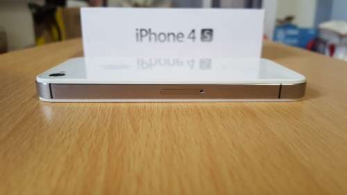 iPhone 4s 32GB White (9/10) Elegant & Classy