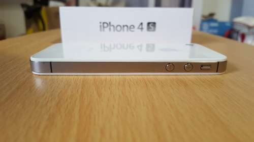 iPhone 4s 32GB White (9/10) Elegant & Classy
