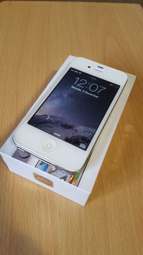 iPhone 4s 32GB White (9/10) Elegant & Classy