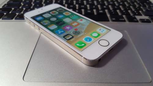 iPhone 5s 16GB Gold {9/10} (6 Month Warranty)