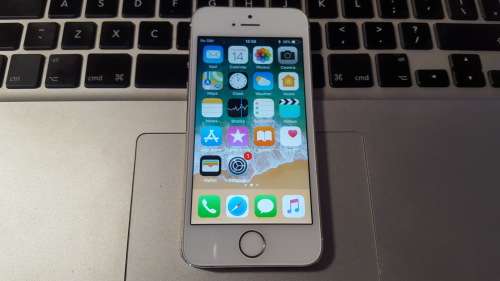iPhone 5s 16GB Gold {9/10} (6 Month Warranty)