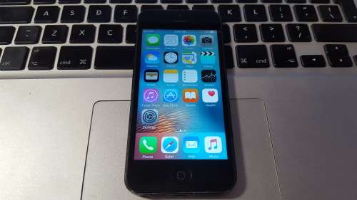iPhone 5 16GB Black {8.5/10}
