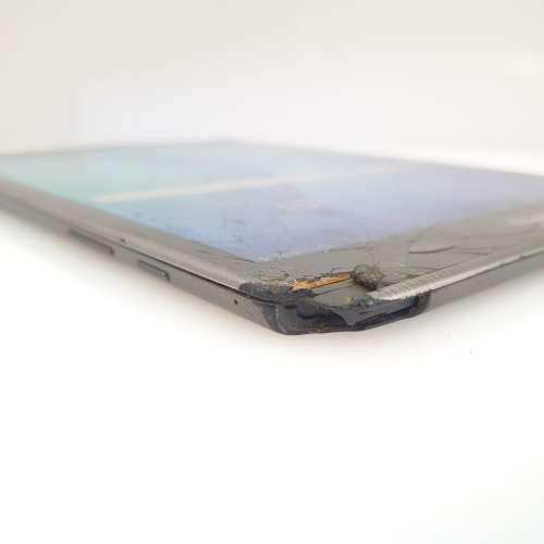 Samsung Galaxy Tab A 9.7 16GB (2015) (Wifi + LTE) - Cracked Screen