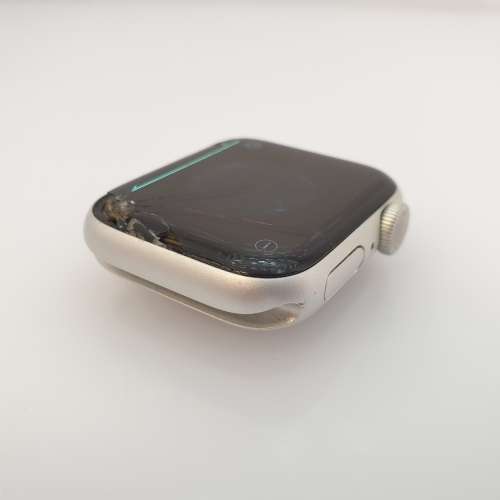 Apple Watch Series 5 40mm Silver - Cracked Screen