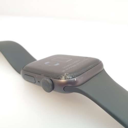 Apple Watch Series 5 44mm Space Gray - Cracked Screen
