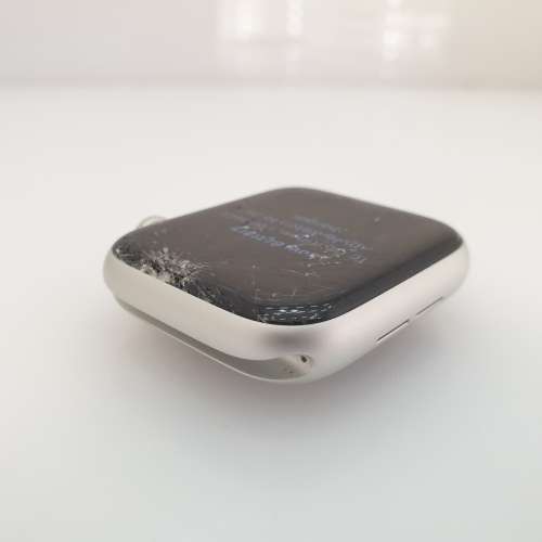 Apple Watch Series 4 Nike+ 44mm Silver - Cracked Screen