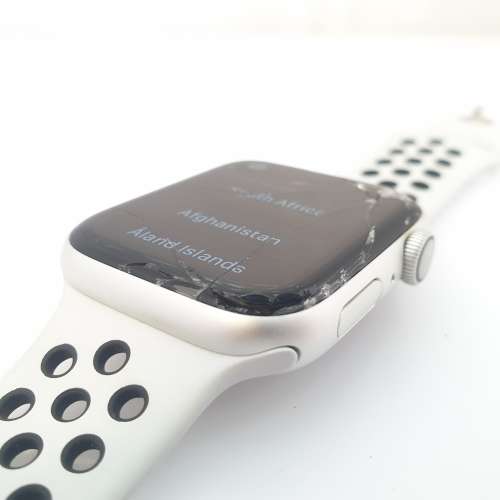 Apple Watch Series 4 Nike+ 44mm Silver - Cracked Screen