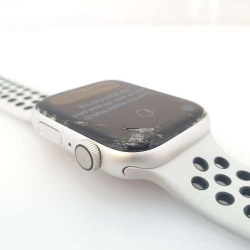 Apple Watch Series 4 Nike+ 44mm Silver - Cracked Screen