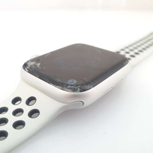 Apple Watch Series 4 Nike+ 44mm Silver - Cracked Screen