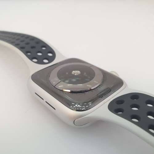 Apple Watch Series 4 Nike+ 44mm Silver - Cracked Screen