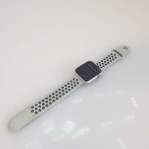 Apple Watch Series 4 Nike+ 44mm Silver - Cracked Screen
