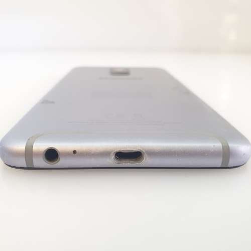 Samsung Galaxy A6 Plus 32GB - Cracked Screen