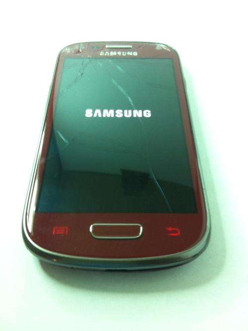 Samsung Galaxy S3 Mini Red - Cracked Glass - Free shipping!