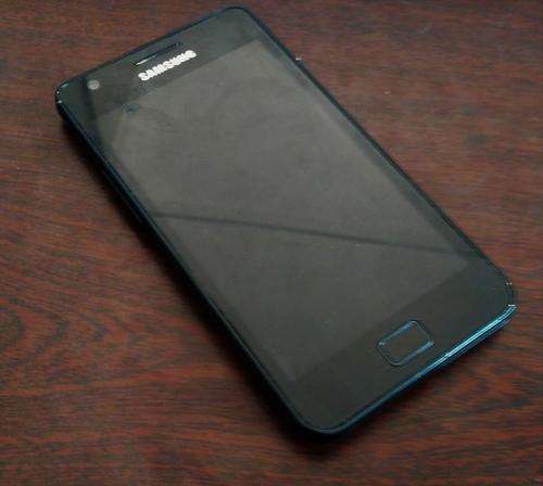 Bargain Samsung Galaxy S2 with Broken LCD- Free Courier Delivery!