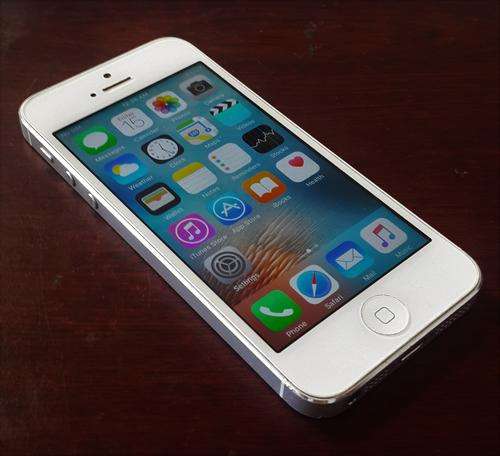 Brilliant iPhone 5 32gb- Free Courier Delivery