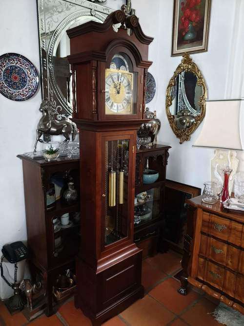 Stunning 3 Weight Chiming Pendulum Urgos Mahogany Grandfather Floor Clock. Keeps time perfectly!