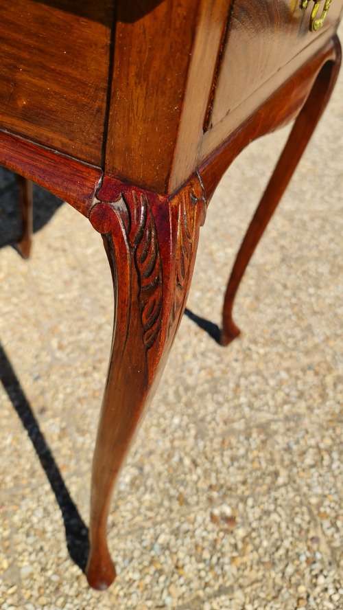 Mahogany card table on Queen Ann style legs.