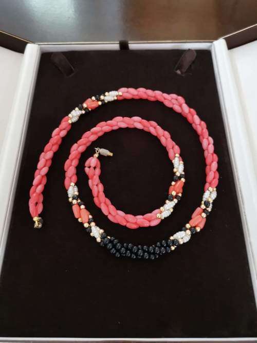 Extremely Pretty Coral Bead Necklace in box. Pristine Condition. 60cm long from clasp to clasp.