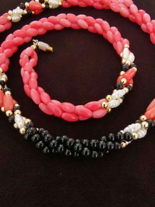 Extremely Pretty Coral Bead Necklace in box. Pristine Condition. 60cm long from clasp to clasp.