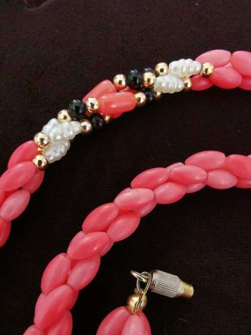 Extremely Pretty Coral Bead Necklace in box. Pristine Condition. 60cm long from clasp to clasp.