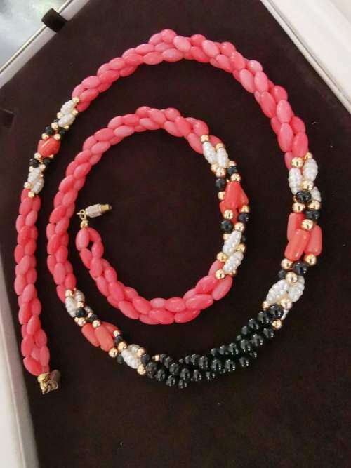 Extremely Pretty Coral Bead Necklace in box. Pristine Condition. 60cm long from clasp to clasp.