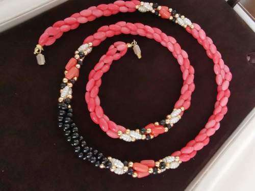 Extremely Pretty Coral Bead Necklace in box. Pristine Condition. 60cm long from clasp to clasp.