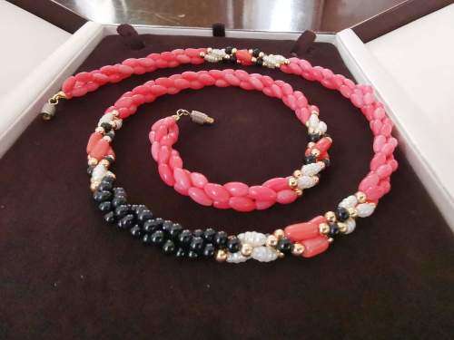 Extremely Pretty Coral Bead Necklace in box. Pristine Condition. 60cm long from clasp to clasp.