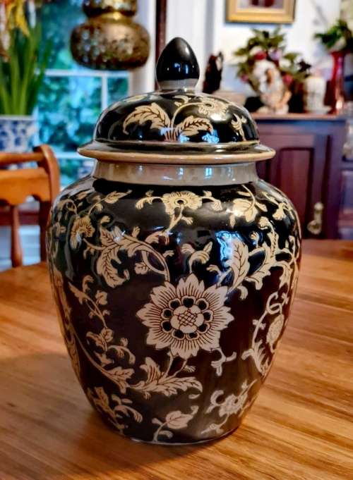 Ginger Jar Gorgeous Blue Hand-made Lidded Urn / Ginger Jar. Beautiful florals! Pristine condition.