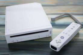 NINTENDO WII CONSOLE AND REMOTE VERY CLEAN