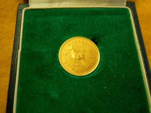 1699  Rodesai 10 Shillings Gold Coin in box box of issue Coin in EF Condition