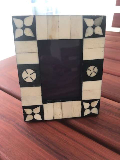 BOX OF 4 HANDMADE PICTURE FRAMES - MADE IN INDIA - 8 SETS AVAILABLE - BID IS FOR A FULL SET OF 4