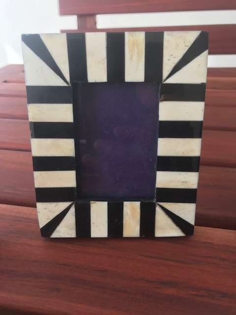 BOX OF 4 HANDMADE PICTURE FRAMES - MADE IN INDIA - 8 SETS AVAILABLE - BID IS FOR A FULL SET OF 4