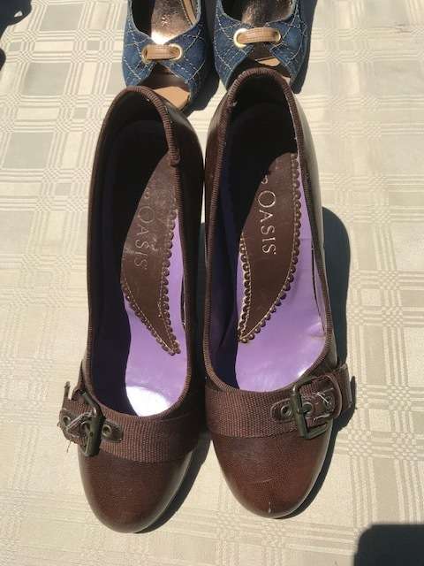 6 PAIRS OF USED LADIES SIZE 4 SHOES - GOOD CONDITION - DISCREET LISTING - LOT 4