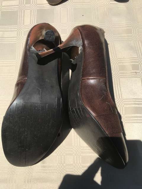 6 PAIRS OF USED LADIES SIZE 4 SHOES - GOOD CONDITION - DISCREET LISTING - LOT 4