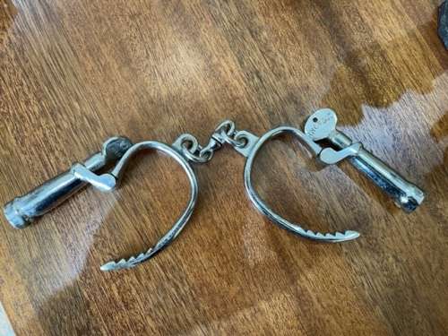 VINTAGE PAIR OF HIAAT HANDCUFFS WITH KEYS -100% WORKING AND IN EXCELLENT CONDITION