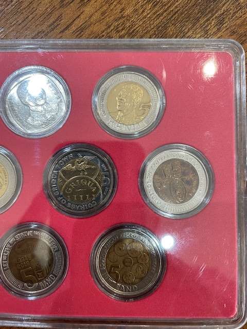 COMPLETE SET OF COMMEMORATIVE R5 COINS 1994 TO 2021 IN CAPSULES AND TRAY