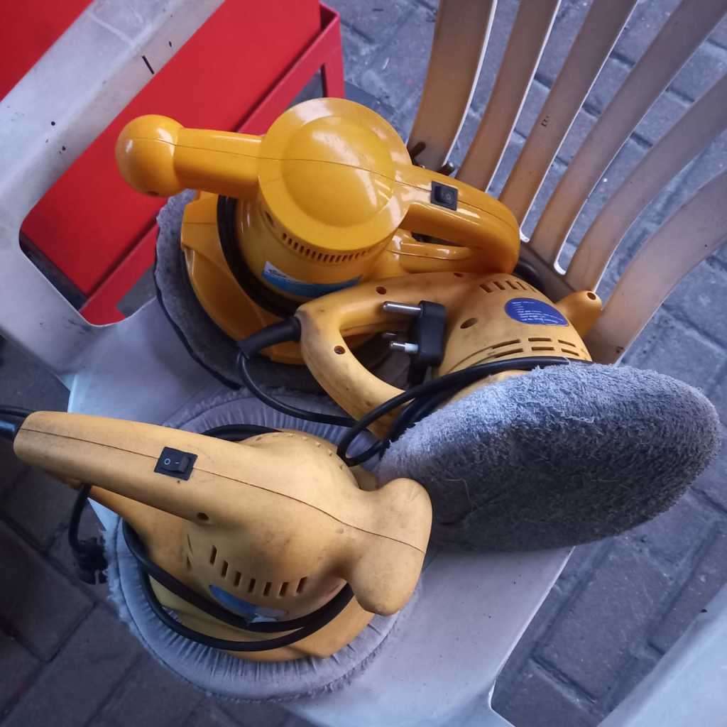 3X OSCILATING POLISHERS WITH A 4 PIECE VALUE PACK INCLUDED WITH EACH, R550 EACH