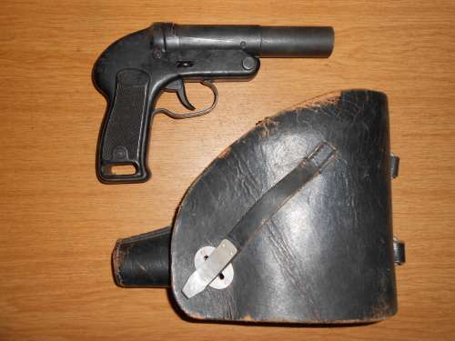 WW2 German flare gun LP57 with BUND leather holster