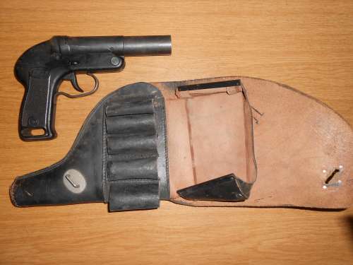 WW2 German flare gun LP57 with BUND leather holster