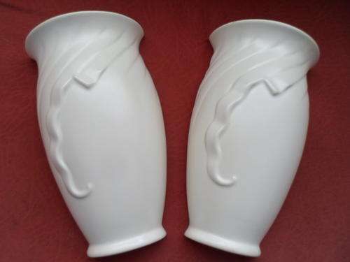 A PAIR OF CROWN DEVON WALL POCKET VASES