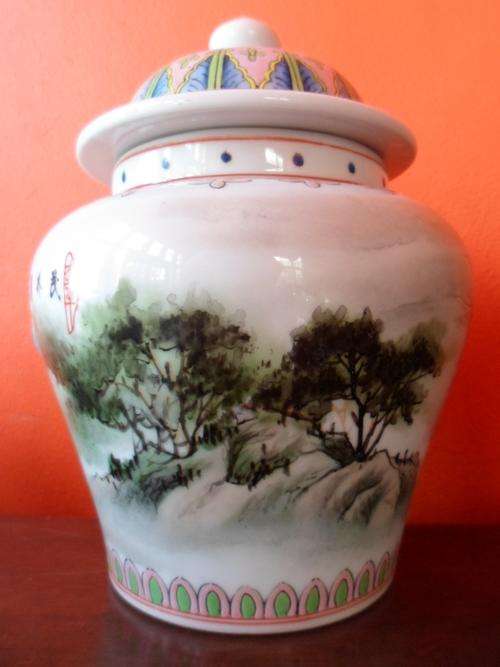 CHINESE URN