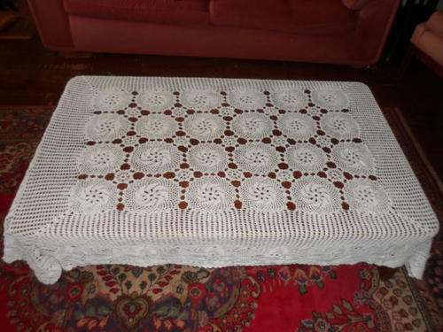 LOVELY LARGE CROCHET TABLE CLOTH