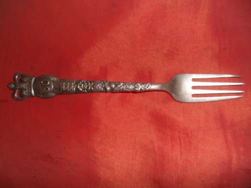 INTERESTING VICTORIAN PICKLE FORK