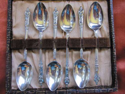 LOVELY SET OF 6 APOSTLE SPOONS