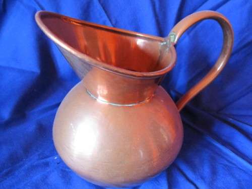DE KLERK COPPER JUG. MEASURES 19 CM TALL