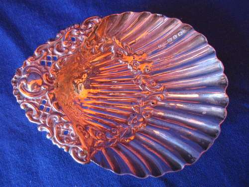 PAIR OF SILVER SHELL DISHES