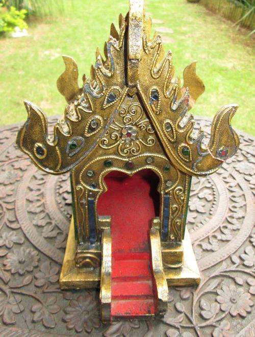 Vintage Oriental Pagoda with Mirrored Mosaic from Blisful